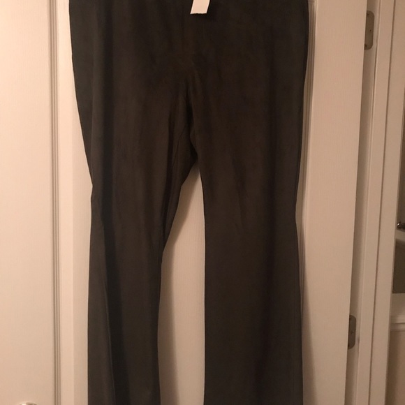 Green micro suede pants with boot leg cut - Picture 2 of 2